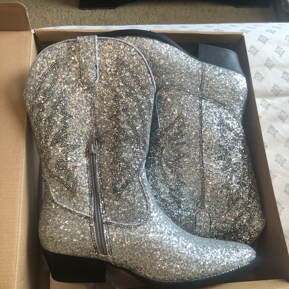 ⭐️Silver Calf Boots with Glitter! Perfect for Summer! NIB